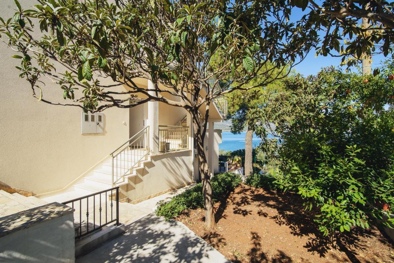 Villa Bua - Beautiful Seafront Apartments Trogir Exterior photo